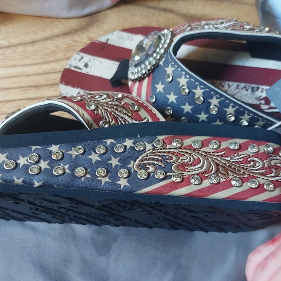 Sandals - Picture 4 of 5